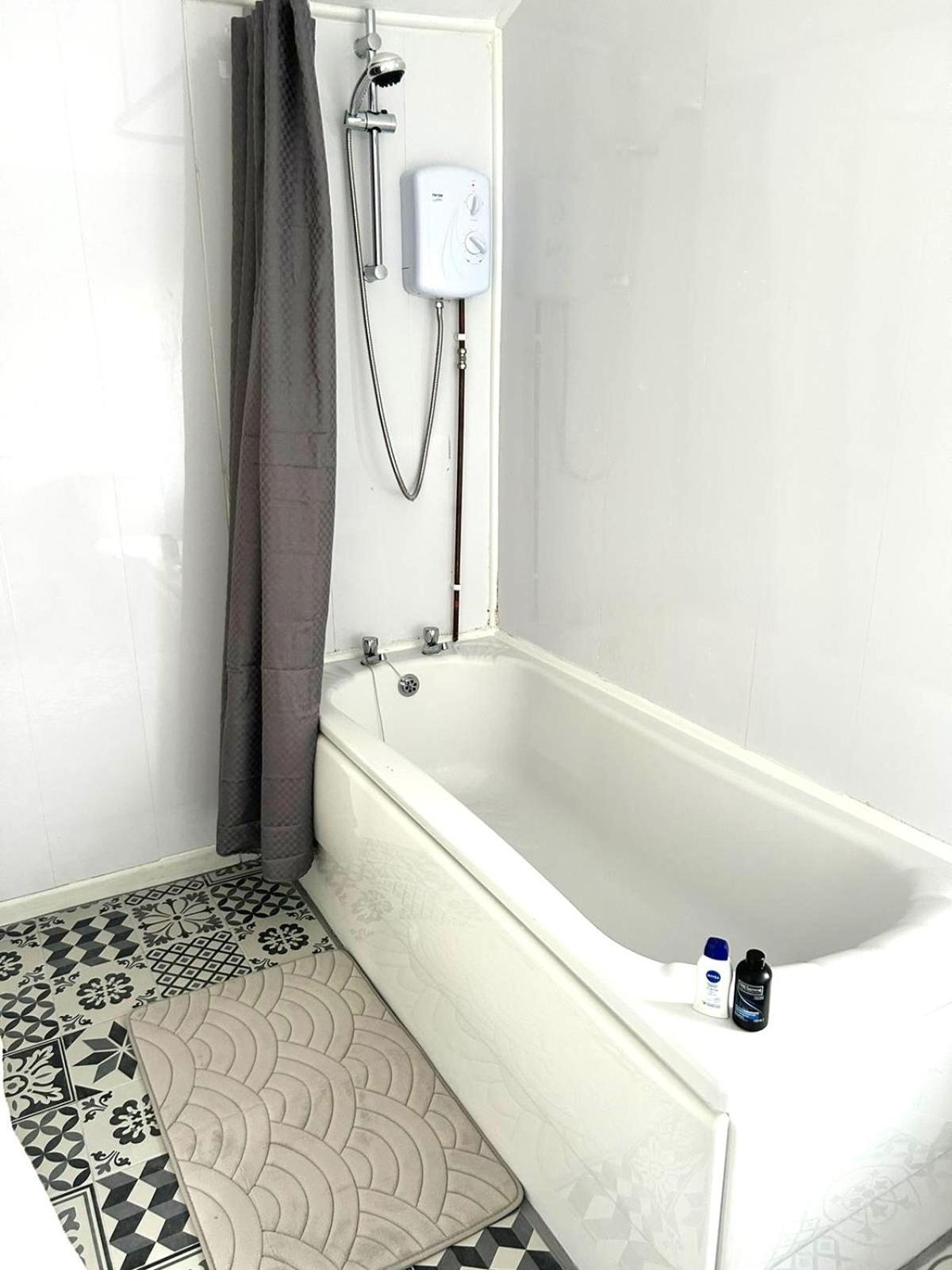 Mideyah Stays - 3 Bed Comfy House 卡迪夫 外观 照片